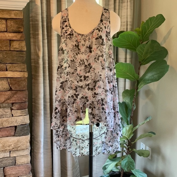 3-$30 Torrid size 2 grey sheer floral high low tank - Picture 1 of 5